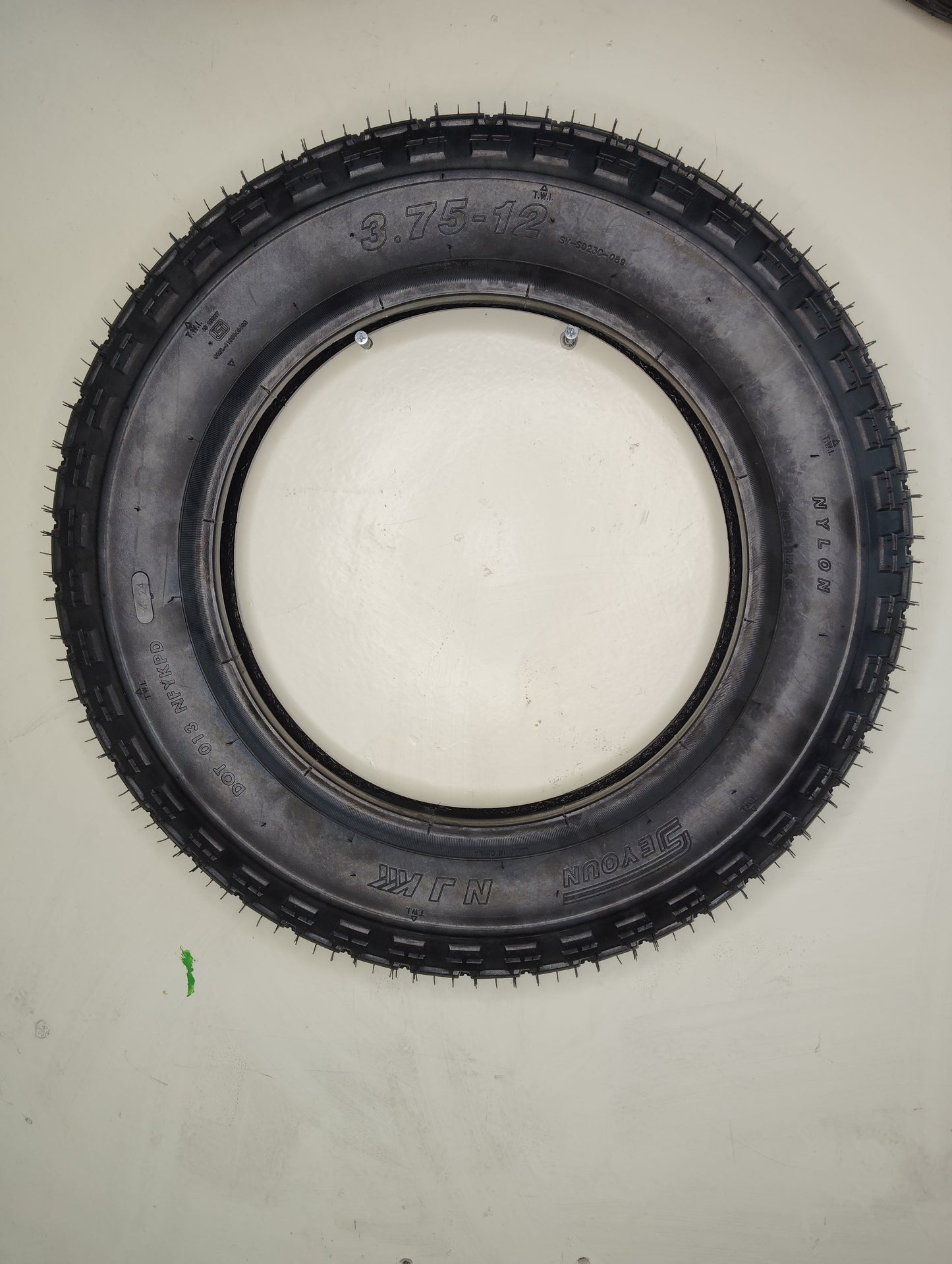 Neumático 375x12